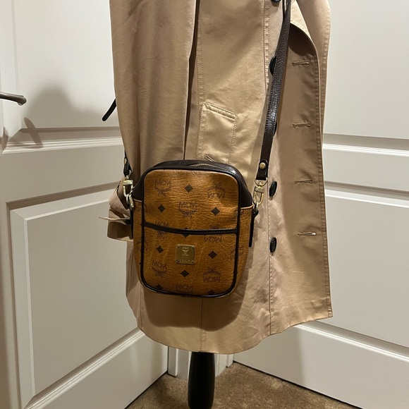 MCM VINTAGE COGNAC VISETOS SLING BAG - Picture 16 of 16